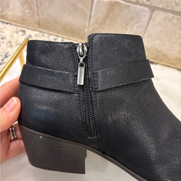 Clarks Women's Size 6 1/2 Boylan Dawn Black Leather SoftCushion Ankle Booties - Picture 10 of 13